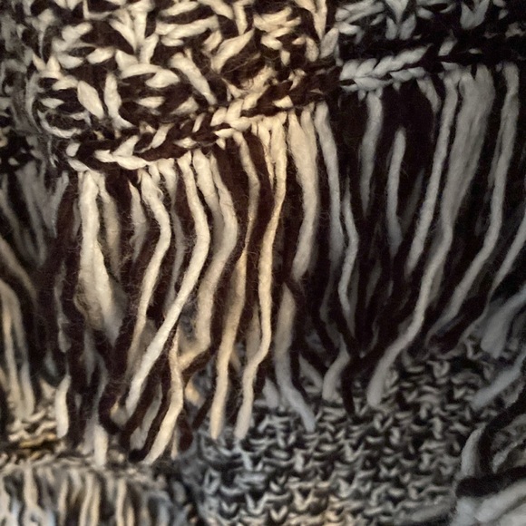 Tribal Fringed Sweater- size XXL - Picture 3 of 9